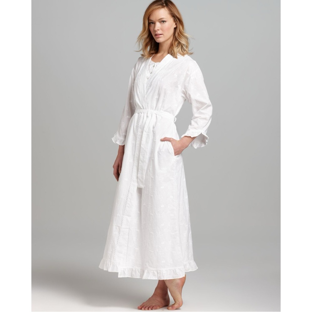 Eileen West White Floral Embroidered Blouse